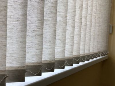 Вертикальні жалюзі